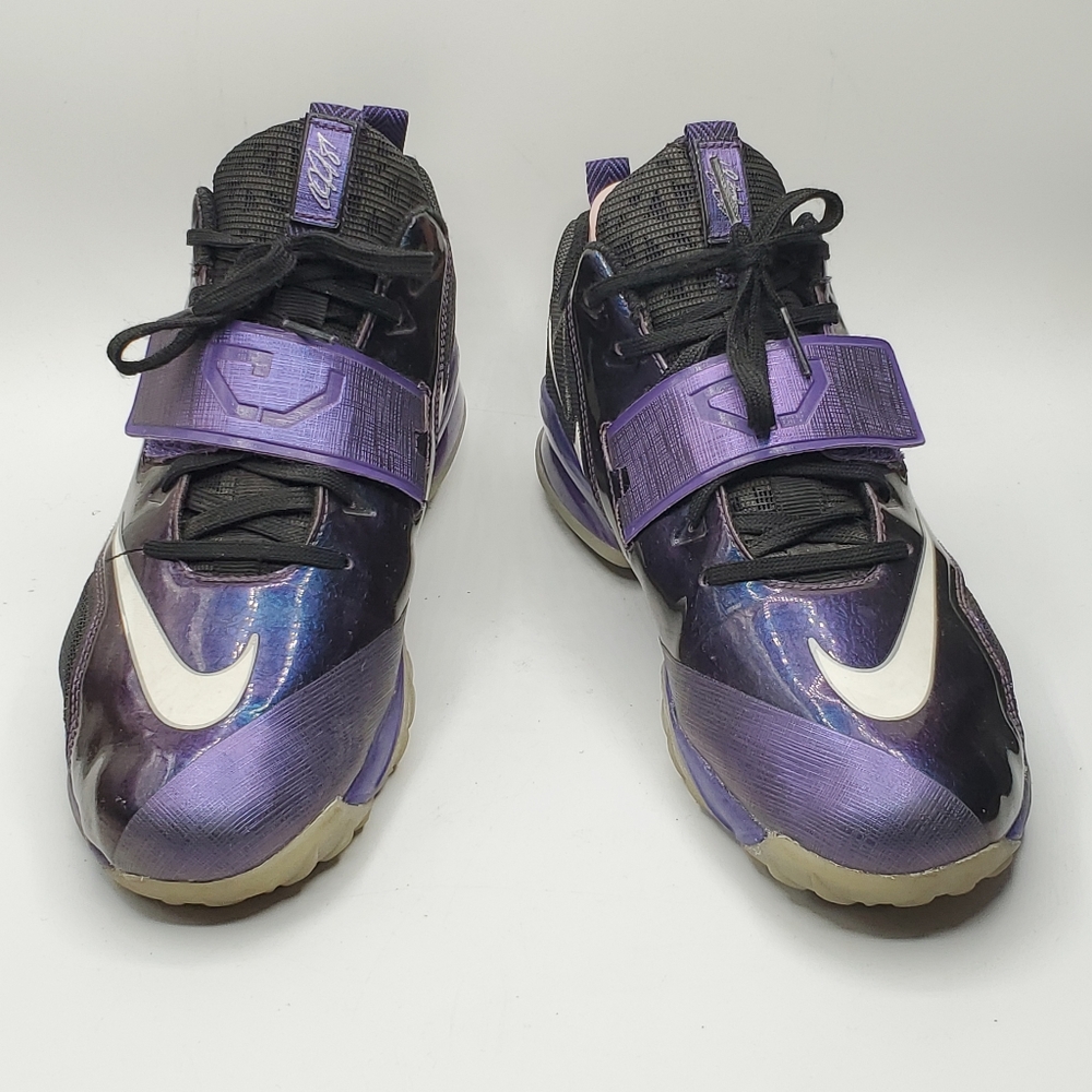 Nike / Calvin Johnson) 2 Galaxy Glow sneakers  6.5 Y